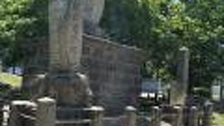 たいへん立派な石碑です。