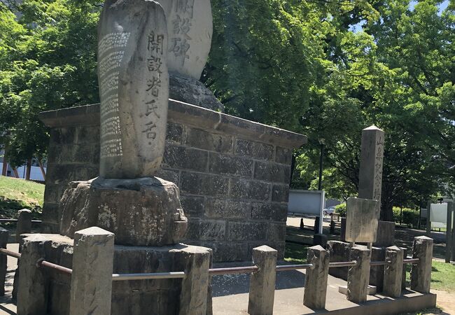 たいへん立派な石碑です。