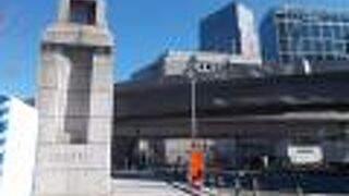 日本橋川にかかる橋の一つです。