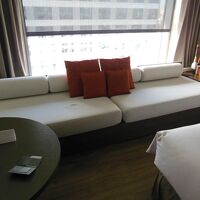 ソファも大きい