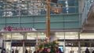 多くの人が待ち合わせスポットで利用しています。