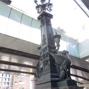 日本橋の欄干の彫像です。