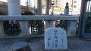 日本橋のたもとの河岸です。