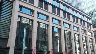 日本橋室町にあるショッピングモールです。