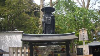 弘法大師の像です