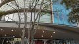 お洒落な飲食店が多い