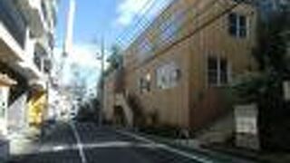 東横線が走っていた線路跡地に建つ新しい商業施設