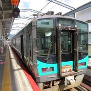 敦賀と舞鶴を結ぶローカル線