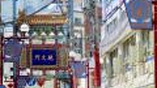 関帝廟の近くの門