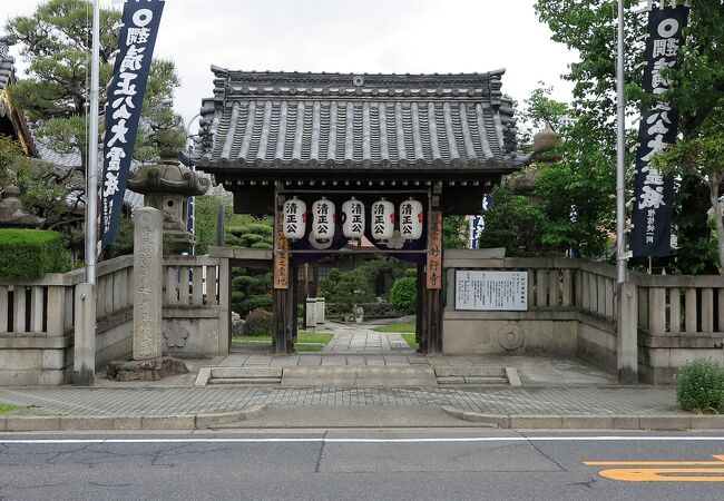 寺院のはずなのに、見た目は神社