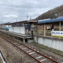 ひっそりと廃線跡の線路がのびています。