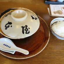 ご本尊が露払い兼太刀持ち(ごはんのことね)を引き連れて到着！