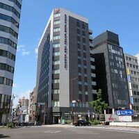 桜通沿いに建つホテルです、外観のホテル名は以前のままですが…