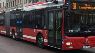 ６７番のバスを利用しました。