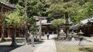 要塞のようなお寺