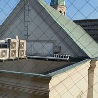 客室からの眺望、チャペルの屋根が見えます。