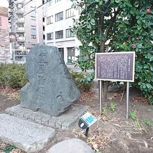 霊巌島の碑
