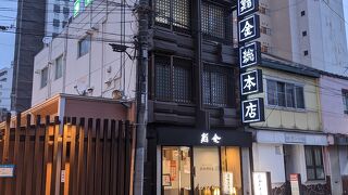 駅近の鮨屋