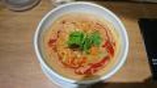 独特な味の不思議な担担麺