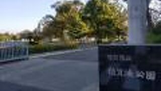 そぞろ歩くだけでもアート観賞ができる