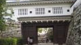 城門の上が通用路