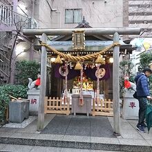 鳥居と祠