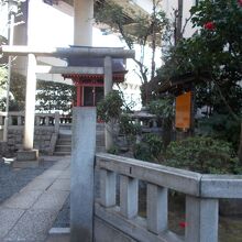 正面入り口の鳥居です。