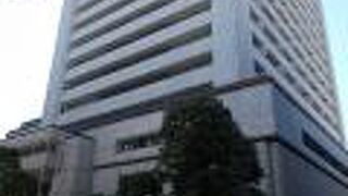 今は近代的な建物になっています。