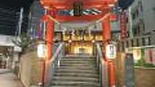 第一京浜道路沿いに鎮座している神社