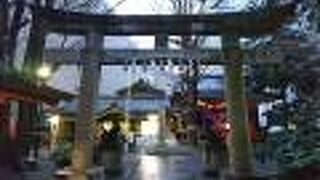 証券マンの参拝者も多いようです