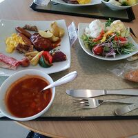 朝バイキング久しぶり～♪パンや新鮮なジュース、果物がおいしい