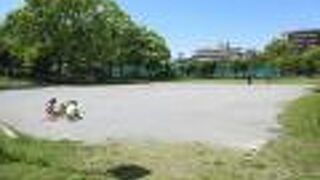 テニスコートがある公園です