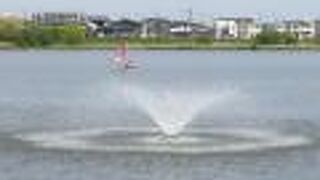 大型ショッピングモールに隣接