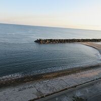 部屋からは広々と広がる日本海が見晴らせます