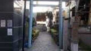 住宅地の中にあります。