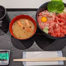 中落ちネギトロ丼880円