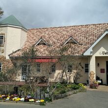 ヨーロッパの田舎の一軒家風の建物です