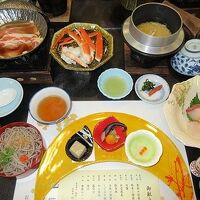 ゆで蟹、刺身、おそば、タコの釜飯などが気に入りました