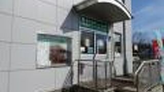 橋の北側 観光案内所