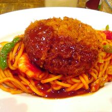 コロッケとミートソーススパゲティ
