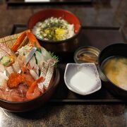 たっぶりネタの海鮮丼