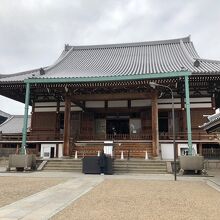 総檜造りの大本堂