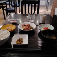 ホテル名物の朝食。