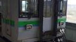 2021年５月２日現在、駅によっては掲示されている時刻表に両数が表示されている場合があります