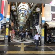 JR中野駅からブロードウェイへの商店街です。