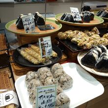 売ってるおにぎりの一部です。