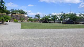 近くのコインパーキングに20分100円で停めて