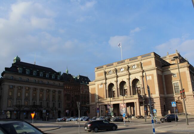 グスタフ アドルフ広場にあるのが王立オペラ劇場
