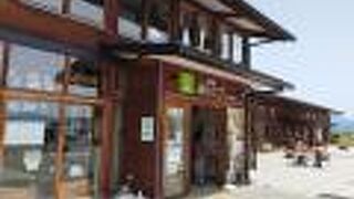 大規模な農産物マ一ケット