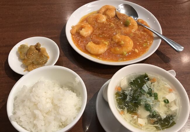 中華街市場通り福満園、７００円で大海老チリソース煮ランチ